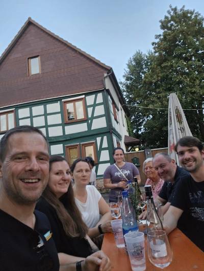 Gemtliches beisammensein beim Weinfest in Niedergrndau